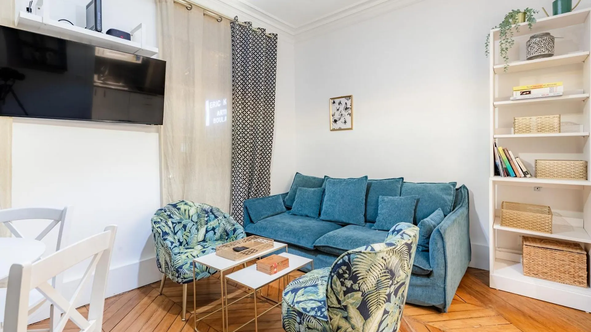 Avenue Ternes Apartment