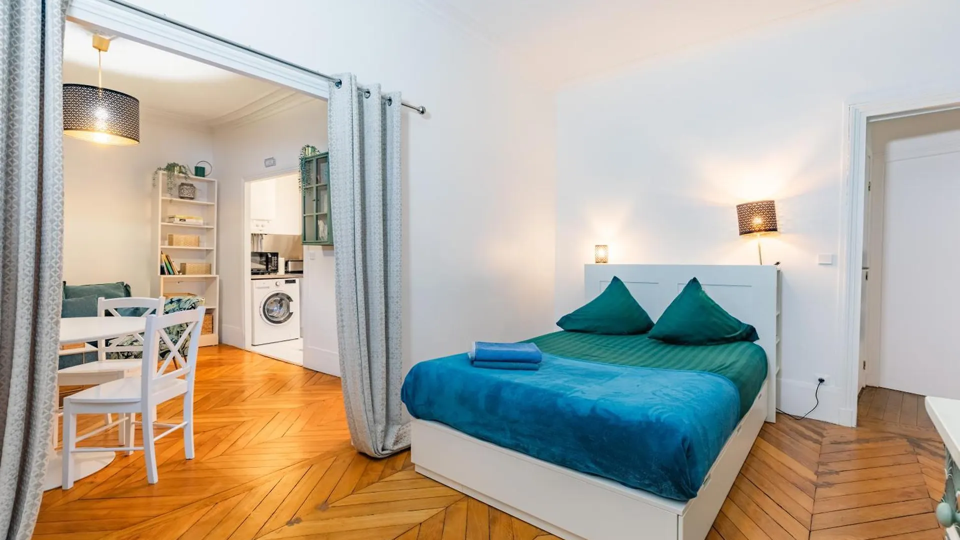 Avenue Ternes Apartment