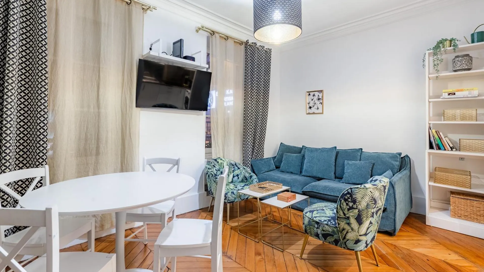 Avenue Ternes Apartment *
