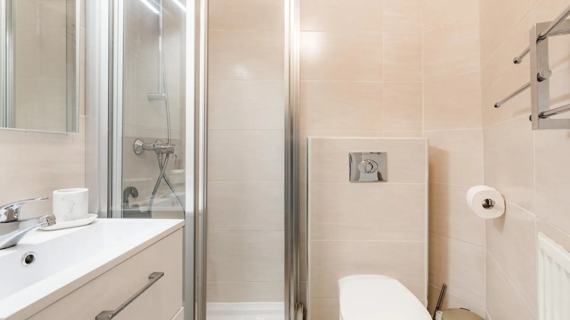 Avenue Ternes Apartment *